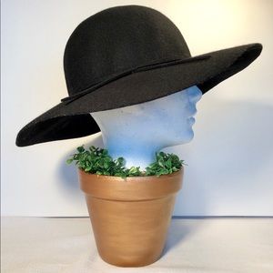Wide rim 100% wool felt hat